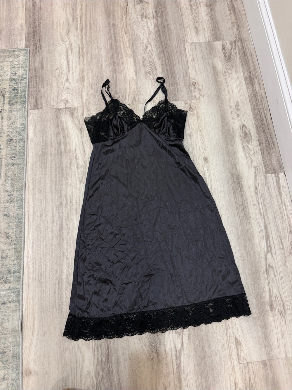 VINTAGE Y2K Black Lace-Trim Slip midi dress Nightgown size 36 U.S. small